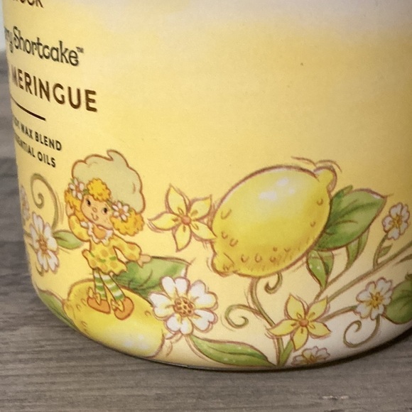 Goose Creek STRAWBERRY SHORTCAKE LEMON MERINGUE 14.5 OZ SOY WAX 3 WICK CANDLE - Picture 5 of 8